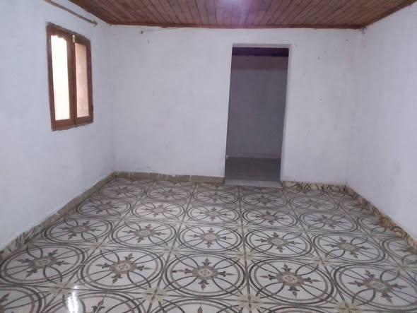 Maison 2 ch. à louer — Ambohipo - photo 1