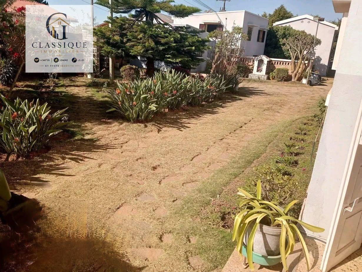 Appartement RDC 3 chambres avec jardin — Ivato, Antananarivo - photo 1