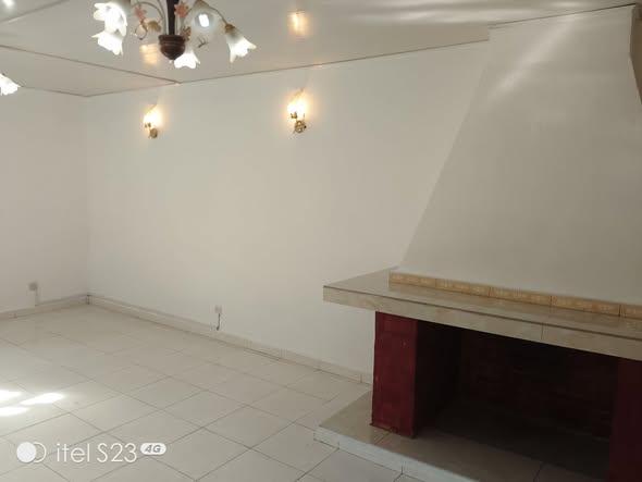 Maison 4 ch. à louer — Ambohibao - photo 4