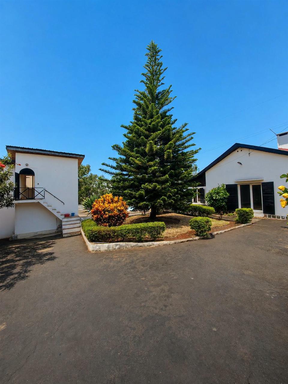 Villa basse 3 chambres avec piscine — Ambohimangakely, Antananarivo - photo 1