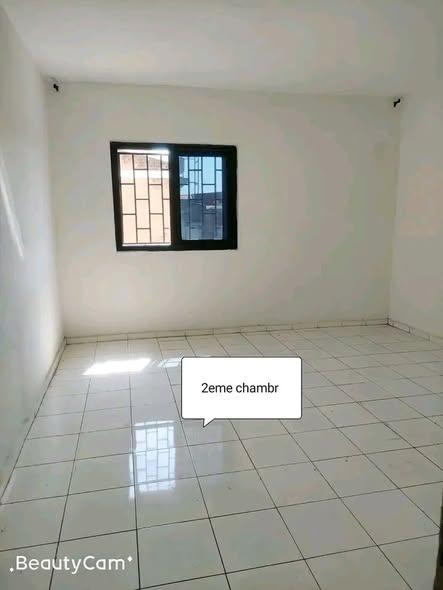 Trano Ahofa à louer — 67 ha - photo 1