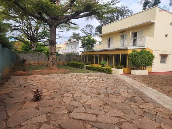 Appartement 5 ch. à louer — Ambohitrimanjaka - photo 1