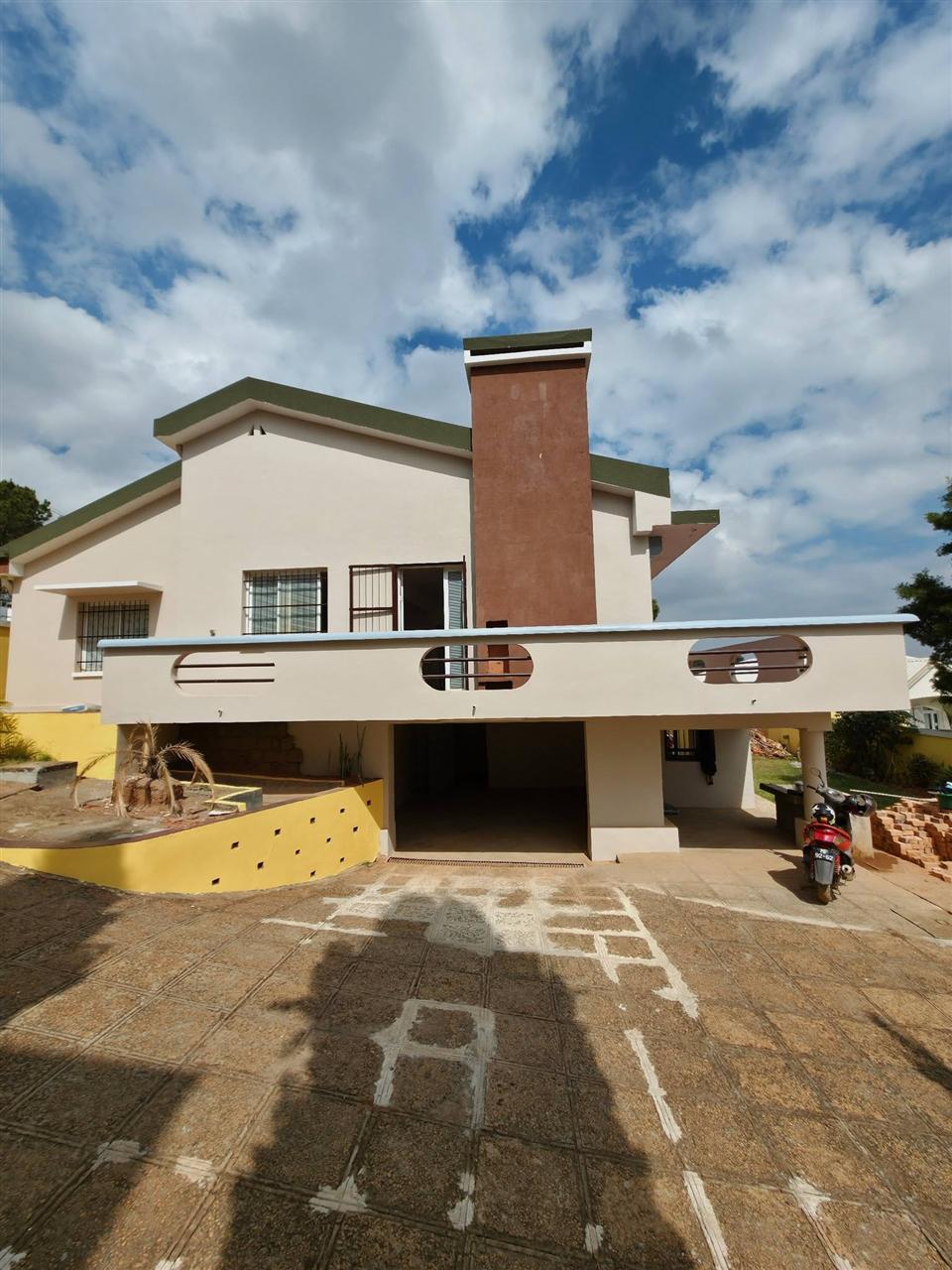 Maison de standing 3 chambres 594 m² — Faravohitra Avaratra, Antananarivo - photo 2