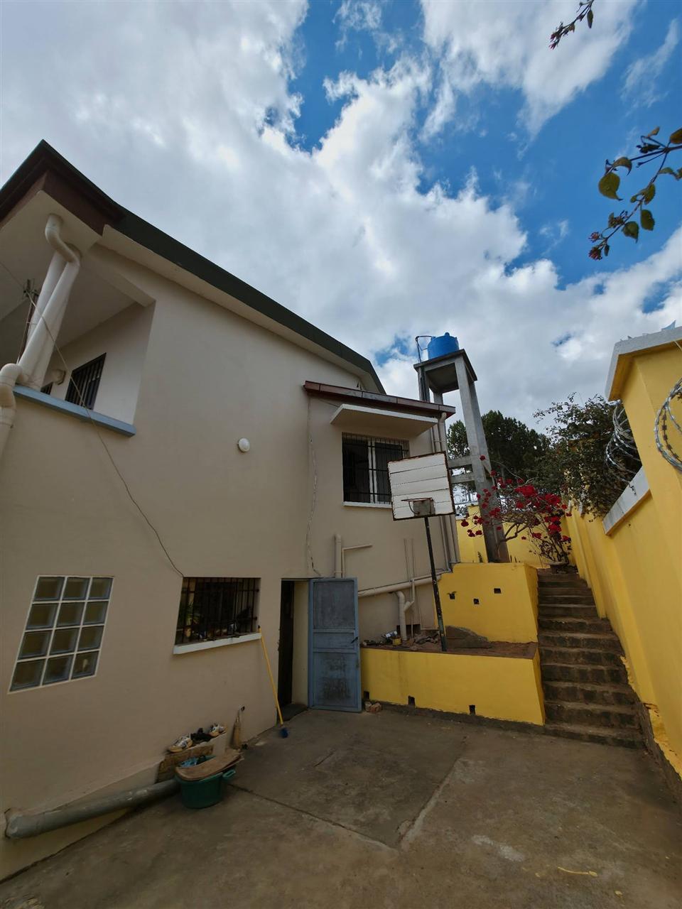 Maison de standing 3 chambres 594 m² — Faravohitra Avaratra, Antananarivo - photo 4