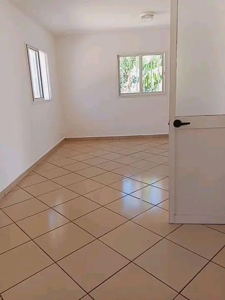 Maison 4 ch. à louer — Antehiroka - photo 3