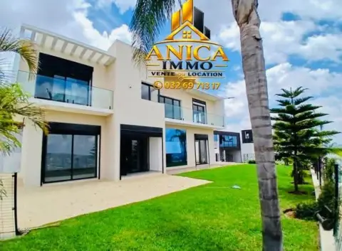 Maison 4 ch. 300 m² à vendre… — 1 300 000 000 Ar | Fonenako