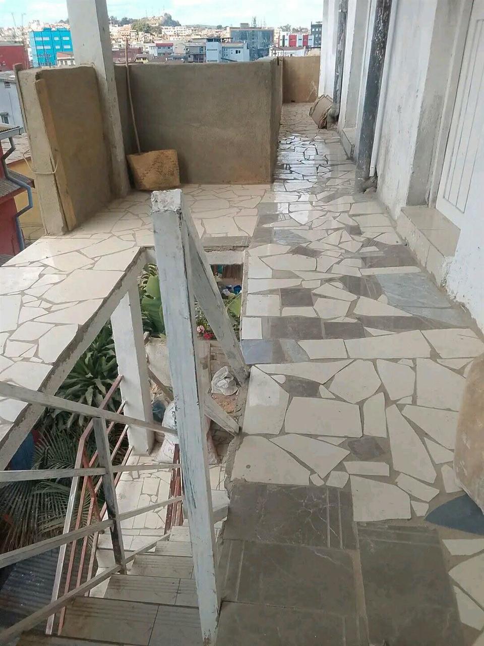 Studio à l'étage — Ankadifotsy Mandialaza, Antananarivo - photo 2