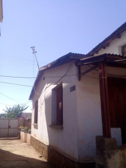 Maison 1 ch. à louer — Tsarasaotra - photo 1