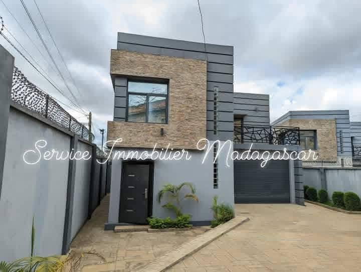 Villa contemporaine 3 chambres à louer — Ambohitrarahaba, Antananarivo - photo 1