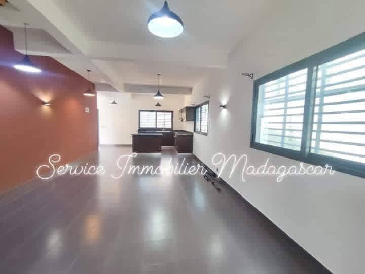 Villa contemporaine 3 chambres à louer — Ambohitrarahaba, Antananarivo - photo 4