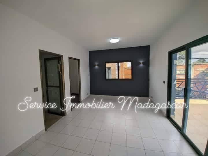 Villa contemporaine 3 chambres à louer — Ambohitrarahaba, Antananarivo - photo 5