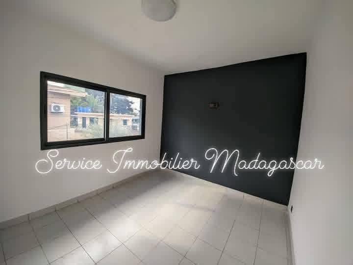 Villa contemporaine 3 chambres à louer — Ambohitrarahaba, Antananarivo - photo 7
