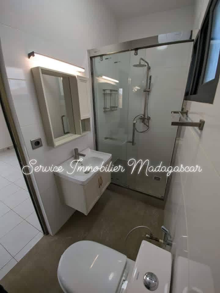 Villa contemporaine 3 chambres à louer — Ambohitrarahaba, Antananarivo - photo 8