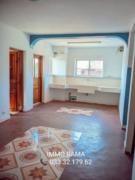 Appartement 3 ch. à louer — Ankaraobato - photo 1