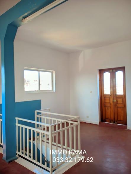 Appartement 3 ch. à louer — Ankaraobato - photo 2