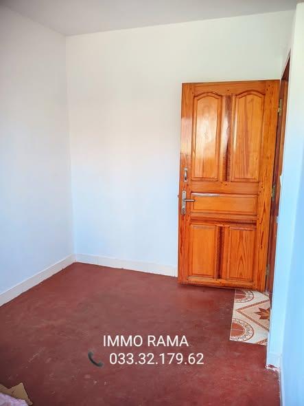 Appartement 3 ch. à louer — Ankaraobato - photo 5