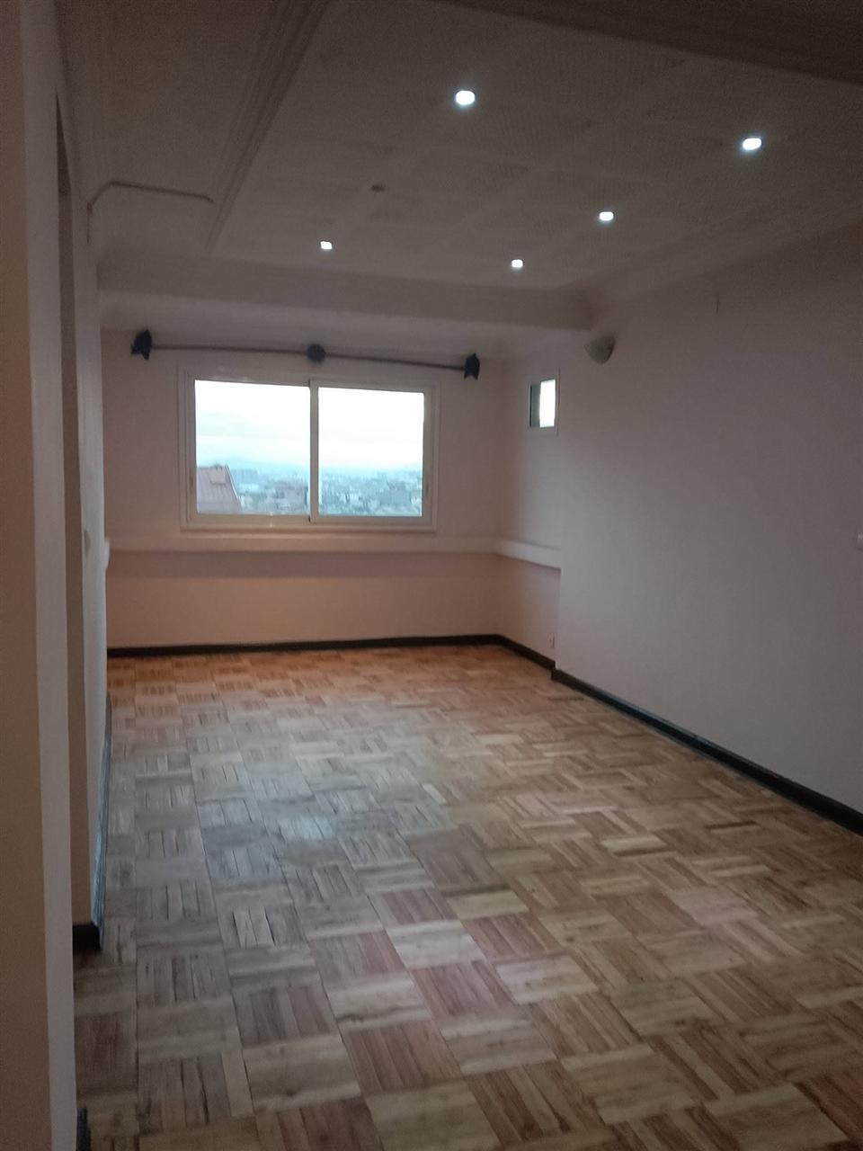 Appartement T4 3 chambres — Soavimbahoaka Ampasapito, Antananarivo - photo 3