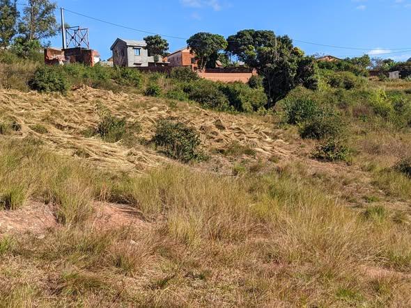 Terrain 2 700 m² à vendre — Ambohidratrimo · 25 000 Ar/m² - photo 4
