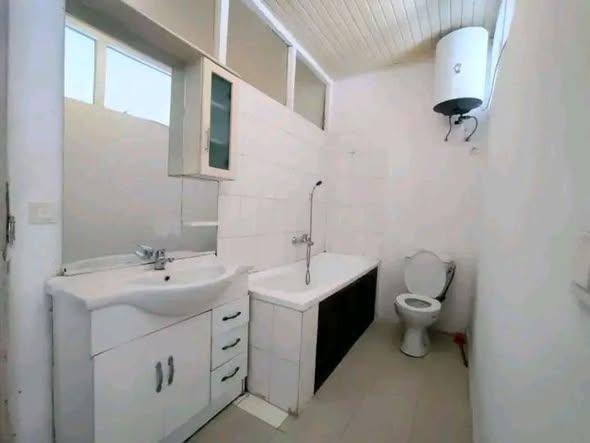 Appartement 2 ch. à louer — Ambohitso - photo 4