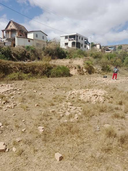 Terrain 700 m² à vendre — Ampitatafika - photo 3