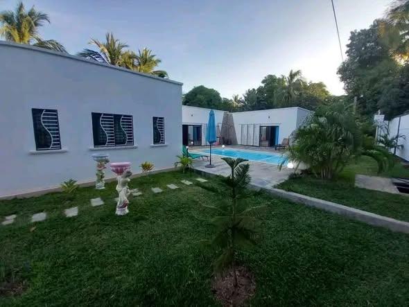 Maison 2 ch. à louer — Mahajanga - photo 1