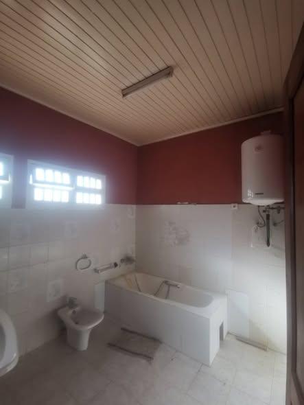 Maison 4 ch. à louer — Ambatoroka - photo 5
