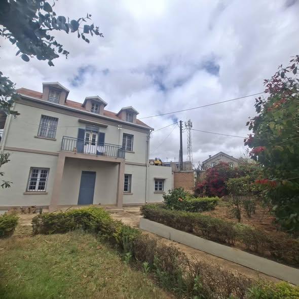 Appartement 4 ch. à louer — Mahazoarivo - photo 1