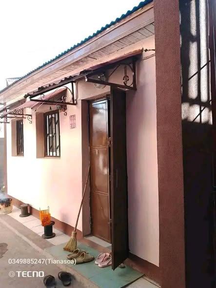 Maison à louer — Amboditsiry - photo 2