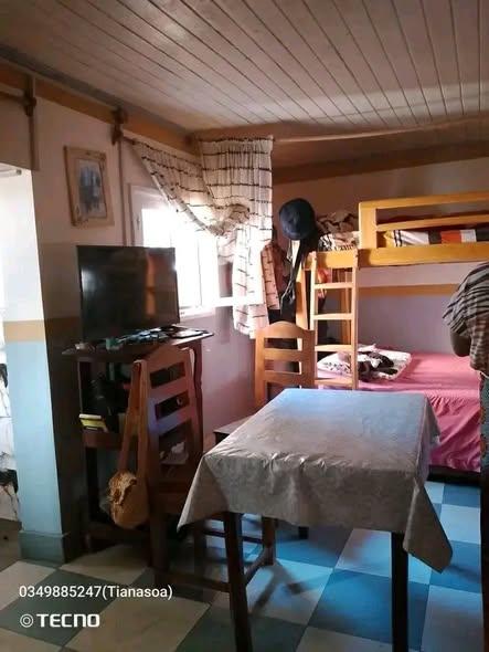 Maison à louer — Amboditsiry - photo 3