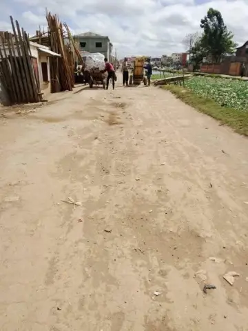 Trano Ahofa 1 ch. à louer — Andohatapenaka — 70 000 Ar | Fonenako