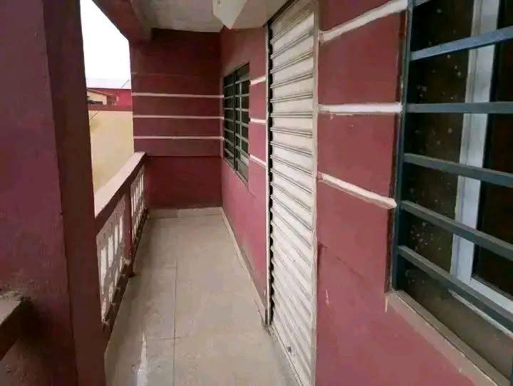Maison 8 pièces titrée et bornée — Ambatomaro, Antananarivo - photo 2