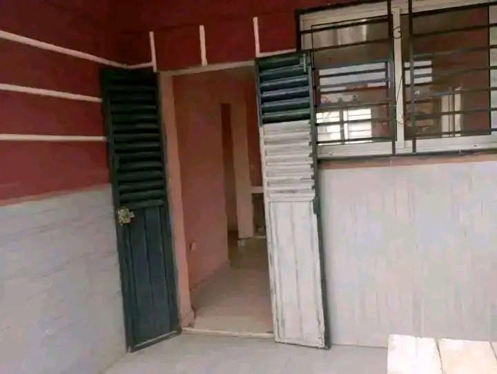 Maison 8 pièces titrée et bornée — Ambatomaro, Antananarivo - photo 4
