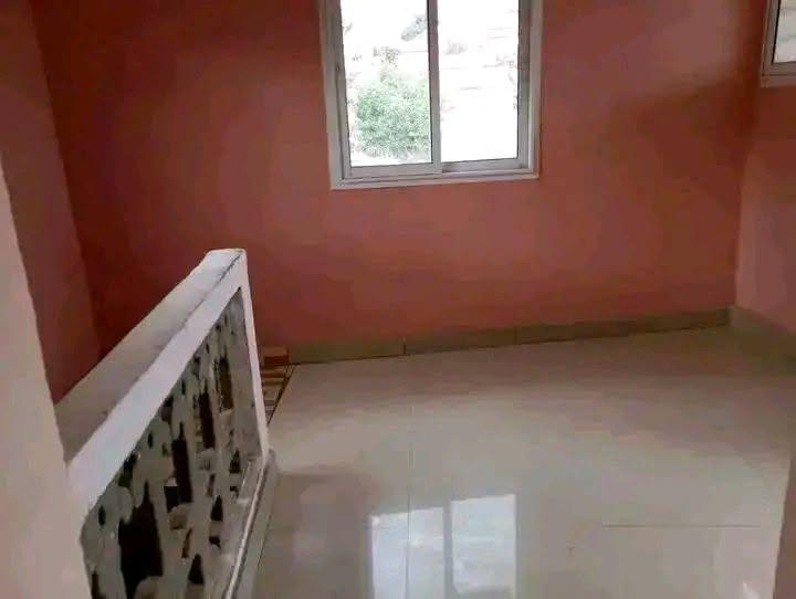 Maison 8 pièces titrée et bornée — Ambatomaro, Antananarivo - photo 5