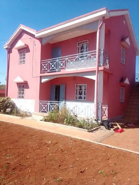 Maison 2 ch. à vendre — Antsirabe - photo 1