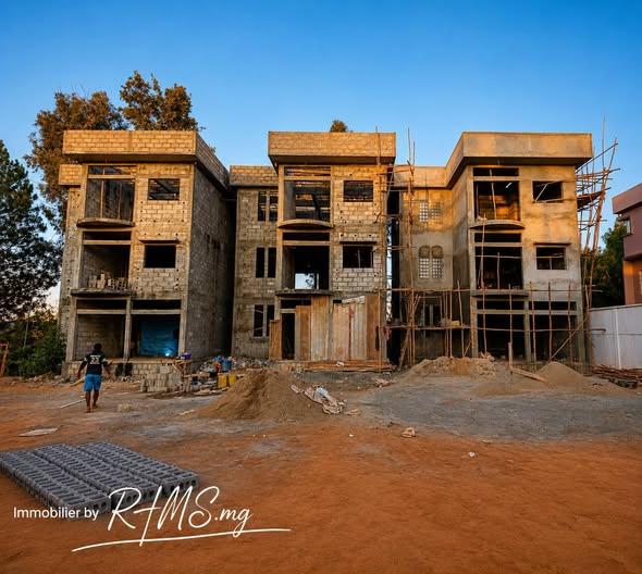 Maison 5 ch. à vendre — Ambolokandrina - photo 4