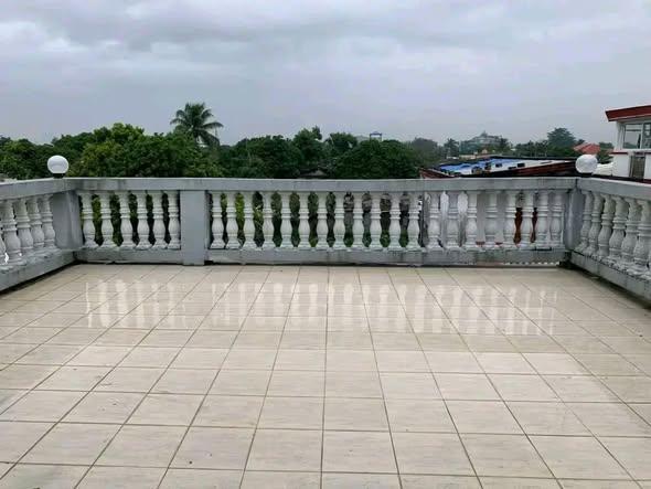 Immeuble à louer — Toamasina - photo 5