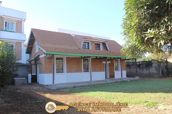 Maison 1 ch. à louer — Antsirabe - photo 2