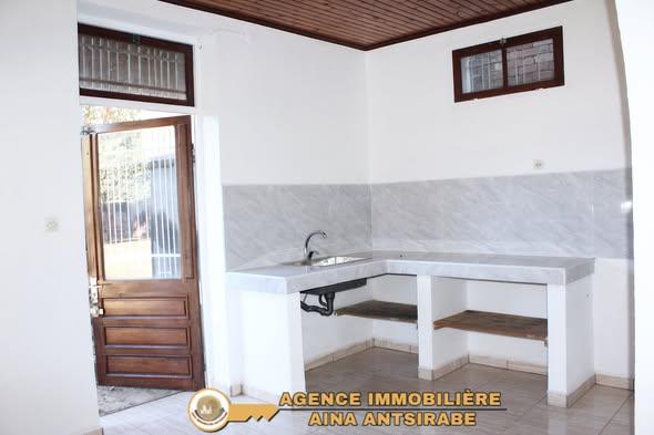 Maison 1 ch. à louer — Antsirabe - photo 3