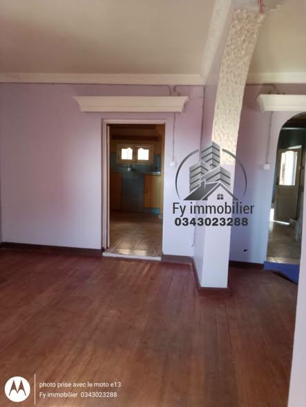 Maison 5 ch. à louer — Ambohimanarina - photo 3