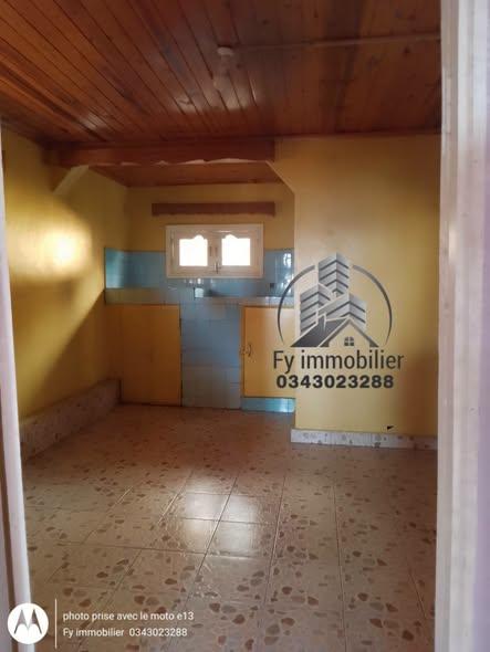 Maison 5 ch. à louer — Ambohimanarina - photo 5