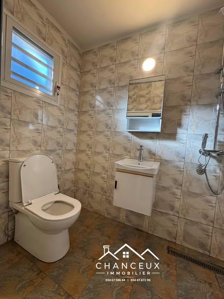 Appartement 1 ch. à louer — Ampandrianomby - photo 5
