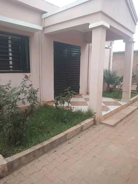 Maison 2 ch. à louer — Ambohidratrimo - photo 3