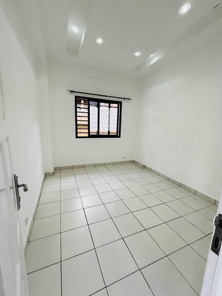 Appartement 3 ch. à louer — Ampandrianomby - photo 5