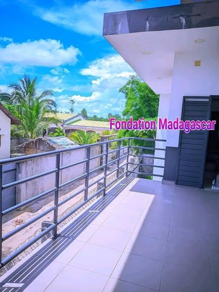 Maison 5 ch. à louer — Toamasina - photo 2