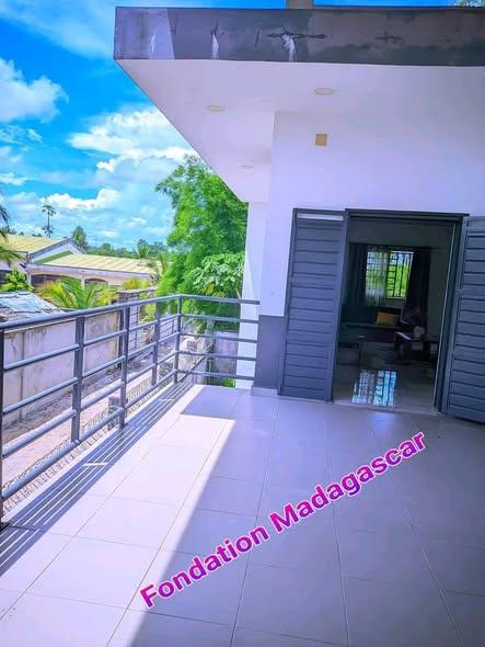 Maison 5 ch. à louer — Toamasina - photo 3