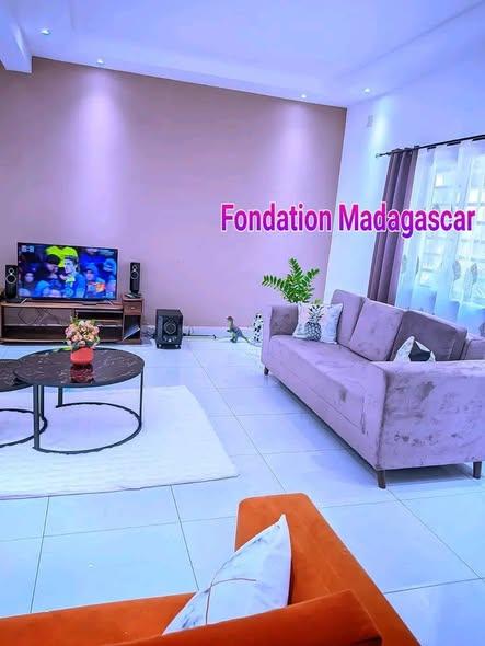 Maison 5 ch. à louer — Toamasina - photo 4