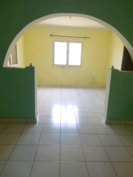Maison 2 ch. à louer — Ambohipo - photo 3
