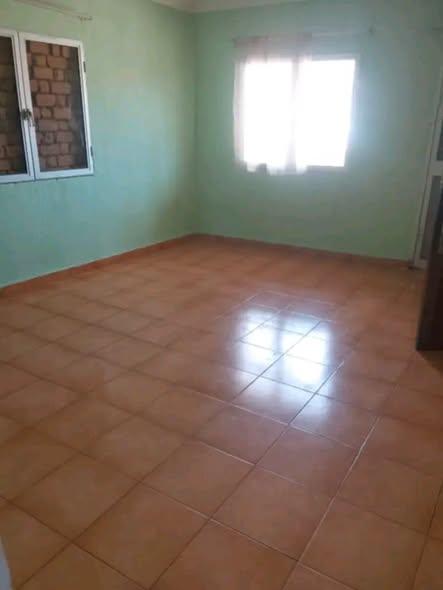 Maison 2 ch. à louer — Ambohipo - photo 5