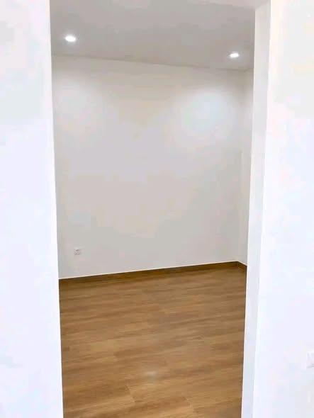 Bureau 1 ch. à vendre — Namontana - photo 1