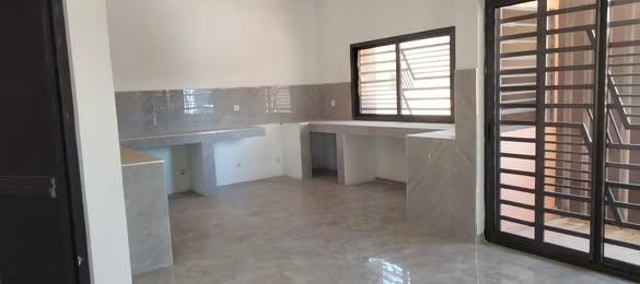 Maison 4 ch. à louer — Ampasika - photo 1